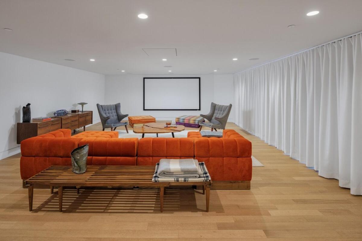 Loma Vista Modern Holiday home